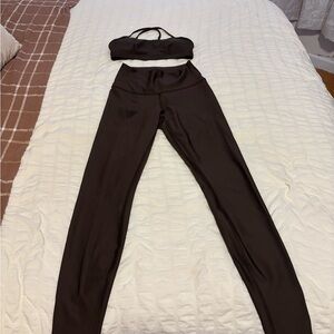 ALO Airlift Two Piece Set in the color Espresso